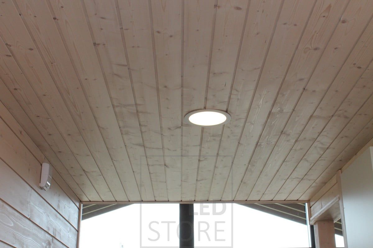 Led ceiling tile outdoors. Thanks to the tightness and moisture protection of the panel, they can also be installed on canopies and terraces without any worries.